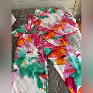Natori Multicolor Floral Pajama Set EUC -I love but bought 2nd or by mistake!